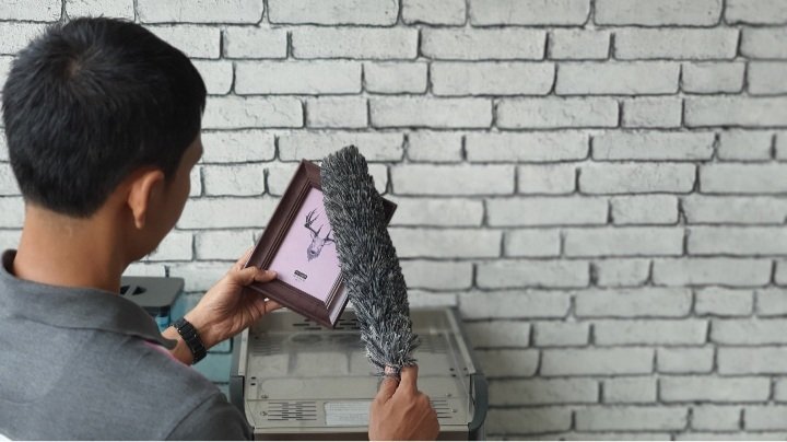 Cleaning Service Profesional Jarang Menggunakan Kemoceng, Ini Alasannya